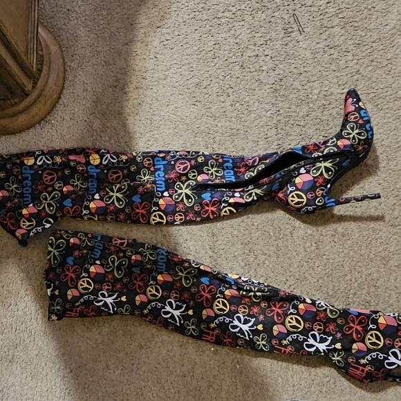 Tall black graffiti boots-New Never Worn - Picture 2 of 2